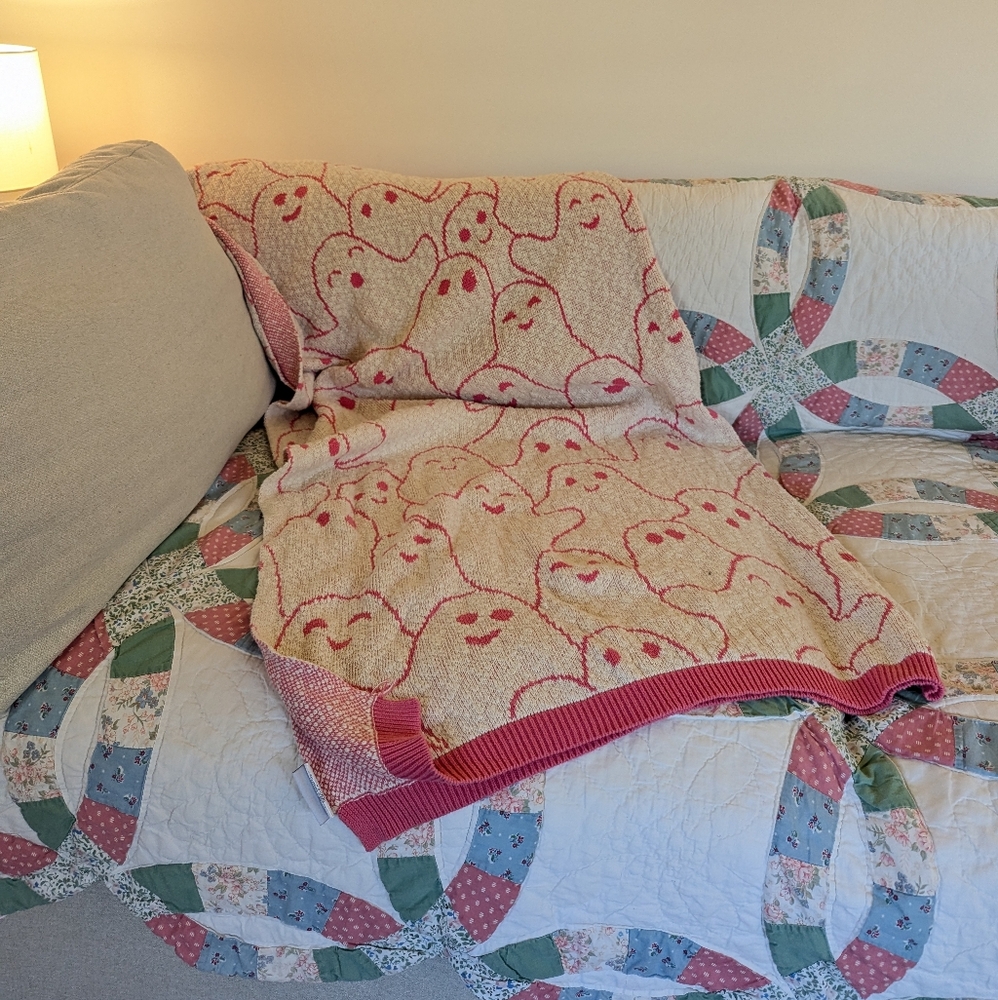 Pink and Cream Ghost Pattern Goblin And Ghoul Blanket - Picture 2 of 7